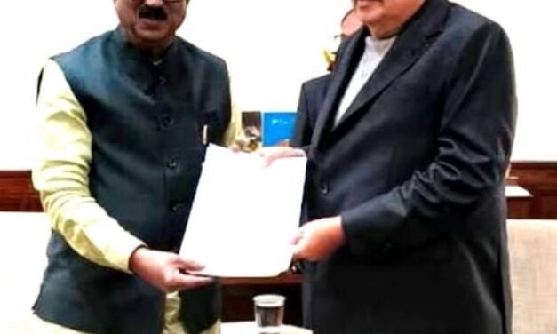 मुंबई–गोवा राष्ट्रीय महामार्गाच्या त्रुटी अहवाल केंद्रीय मंत्री गडकरी यांना सुपूर्त