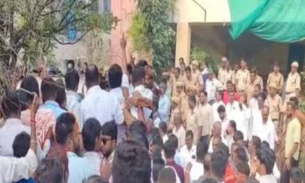 आष्ट्यात स्ट्रॉंग रूम बाहेर गोंधळ..!