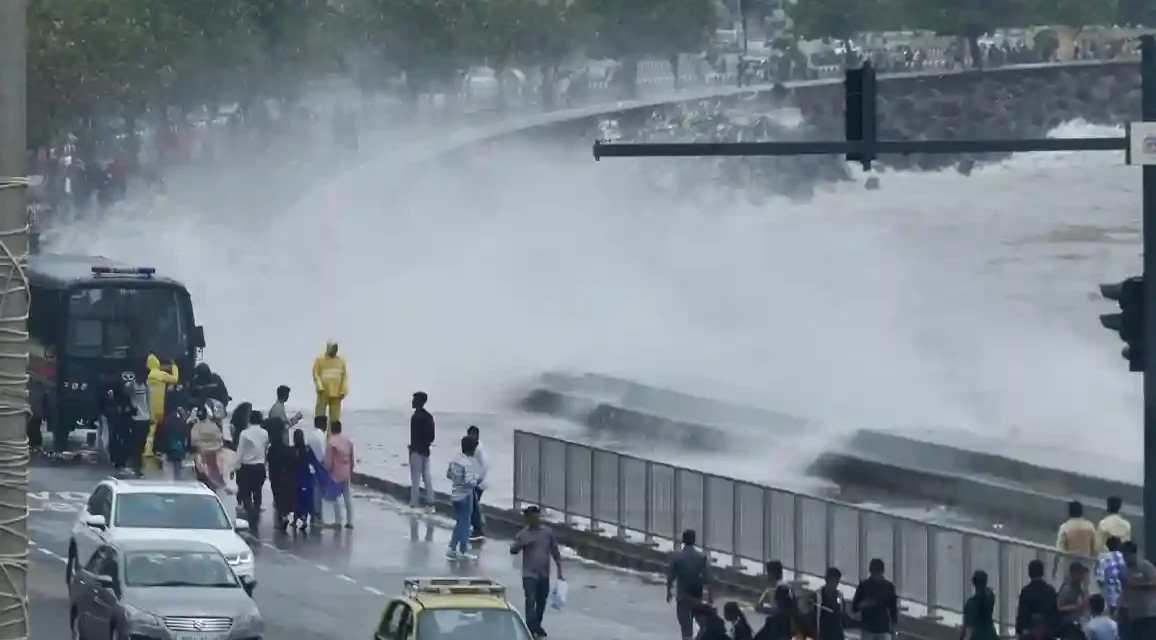 चार दिवस समुद्राला मोठी भरती; साडेचार मीटरपेक्षा अधिक उंच लाटा उसळणार