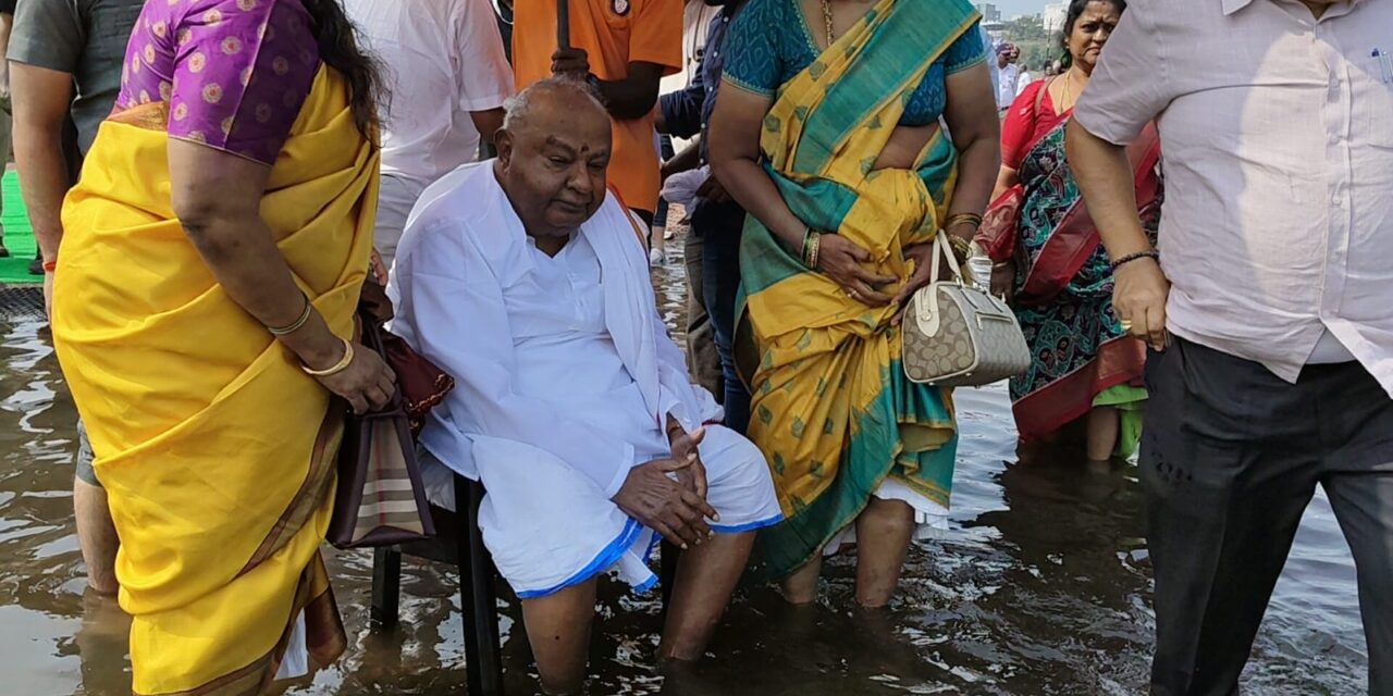 माजी पंतप्रधान देवेगौडा यांनी घेतले पंढरपुरात विठुरायाचे दर्शन..!