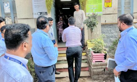 पायऱ्यांवर नतमस्तक होत मुख्याधिकारी विशाल भोसले यांनी दिला चिपळूणला भावनिक निरोप