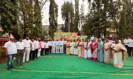 चिपळूण पालिकेत नगराध्यक्ष उमेश सकपाळ यांच्या हस्ते ध्वजारोहण