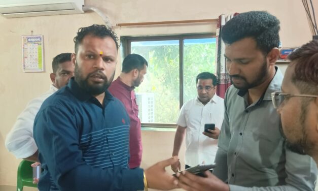 चिपळूणच्या वाशिष्टी नदीला अचानक आले निळे, हिरवे आणि सफेद रंगाचे पाणी..!