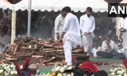 ना.अजितदादा अनंतात विलीन…….शासकीय इतमामात अंत्यसंस्कार..!