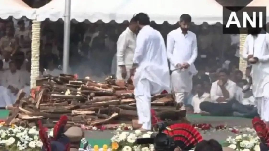 ना.अजितदादा अनंतात विलीन…….शासकीय इतमामात अंत्यसंस्कार..!