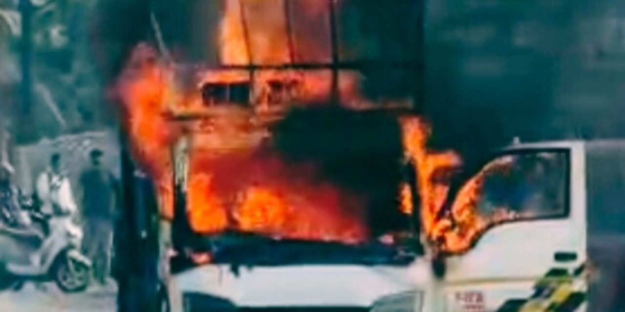 टेम्पोला लागलेल्या आगीमुळे नऊ सिलिंडरचा प्रचंड स्फोट.. पेण वाशी नाका हादरला…!