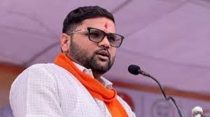 महाड राडा प्रकरणी मंत्रीपुत्र विकास गोगावलेसह सात संशयित आरोपी पोलिस ठाण्यात हजर…