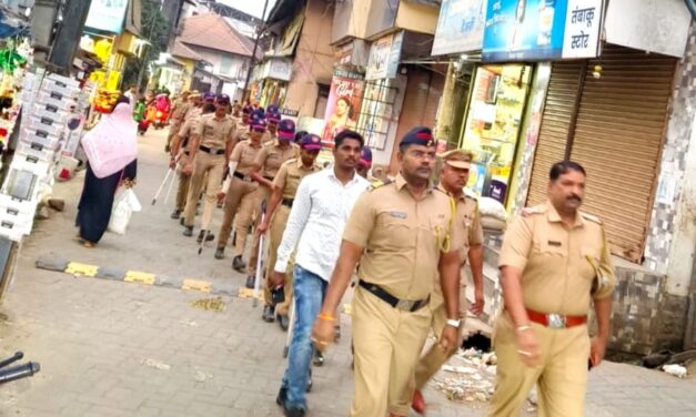 निवडणुकीच्या पार्श्वभूमीवर नागोठण्यात पोलिसांचा रूट मार्च