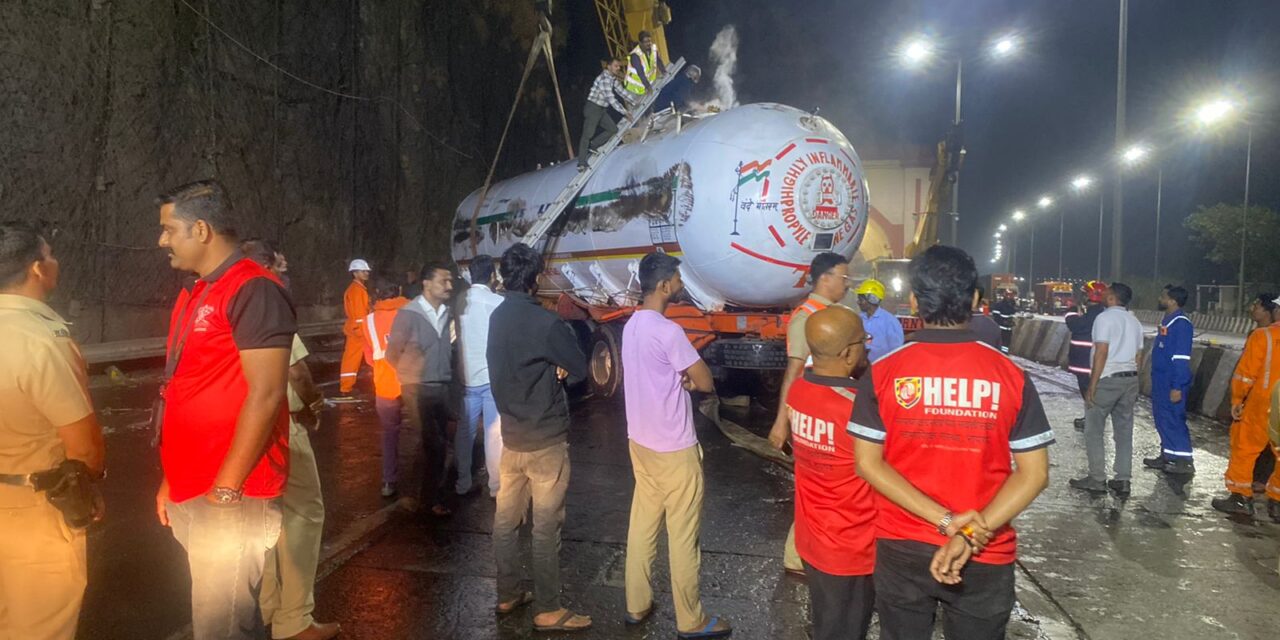 खंडोबा घाटातील खेळखंडोबा संपला..!३४ तासानंतर एक्सप्रेस वे झाला सुरू