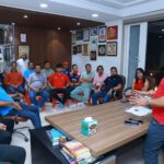 नेपाळच्या पत्रकारांची काँग्रेस नेते महेंद्रशेठ घरत यांच्या निवासस्थानी भेट