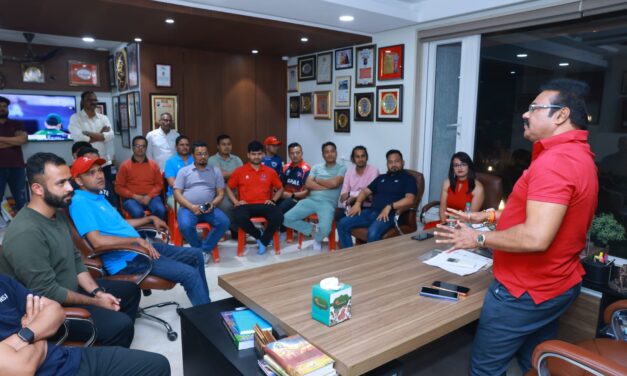 नेपाळच्या पत्रकारांची काँग्रेस नेते महेंद्रशेठ घरत यांच्या निवासस्थानी भेट