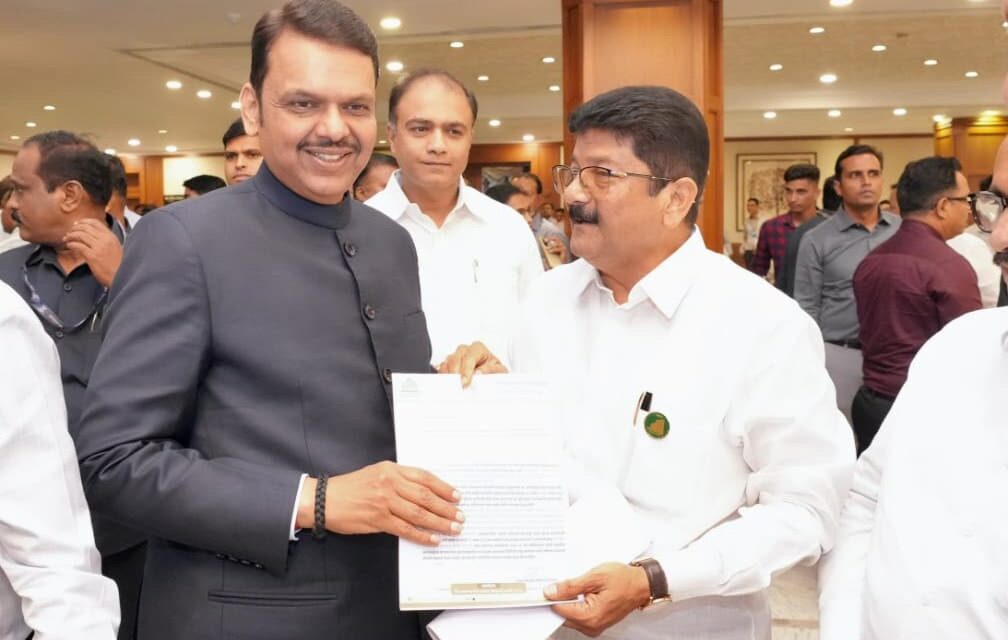 आमदार शेखर निकम यांची विधानसभेच्या अर्थसंकल्पीय अधिवेशनाच्या पूर्वसंध्येला मुख्यमंत्री ना. देवेंद्र फडणवीस यांच्याकडे मागणी