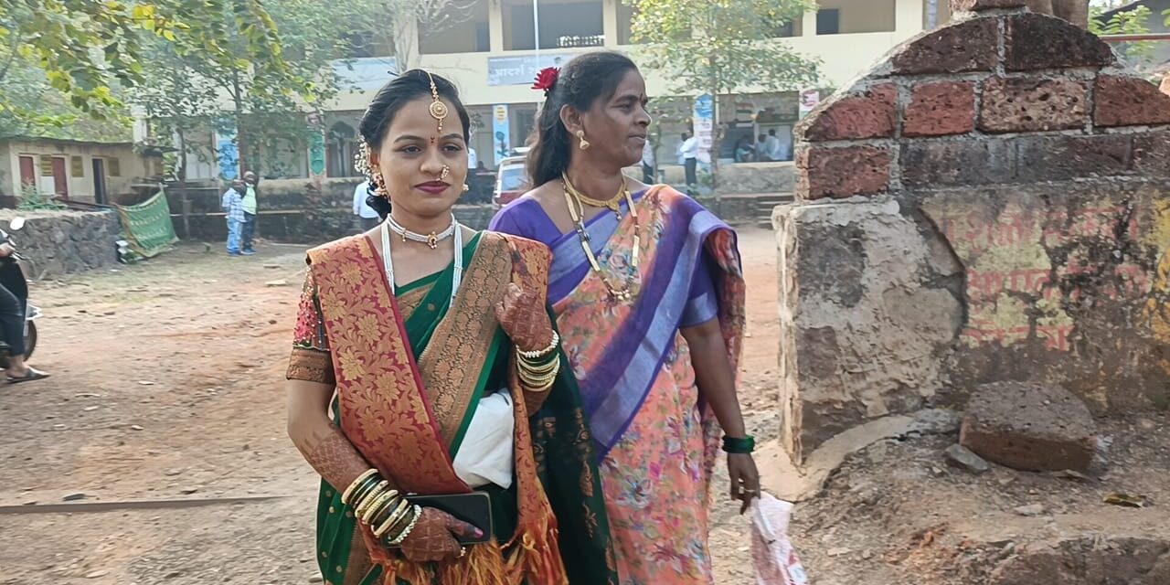 आधी मतदान मग लग्न..नवरी मुलीने बजावला हक्क.