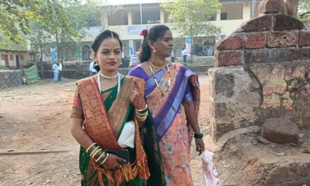 आधी मतदान मग लग्न..नवरी मुलीने बजावला हक्क.