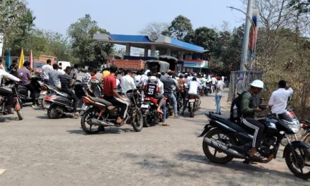 अफवांमुळे कर्जत तालुक्यात पेट्रोल पंपांवर गर्दी; साठा पुरेसा असल्याचे आश्वासन