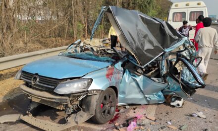 गुढीपाडव्याच्या दिवशी मुंबई पुणे एक्सप्रेसवेवर भीषण अपघात पोलो कार पलटी होऊन तिघांचा मृत्यू… दोन दिवसात सहा जणांचा मृत्यू…