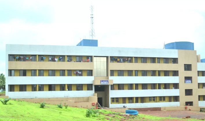 नर्सिंग च्या विद्यार्थिनींना मिळाले आर्थिक पाठबळ; ३२ विद्यार्थिनींना मीरा देशपांडे शिष्यवृत्ती प्रदान