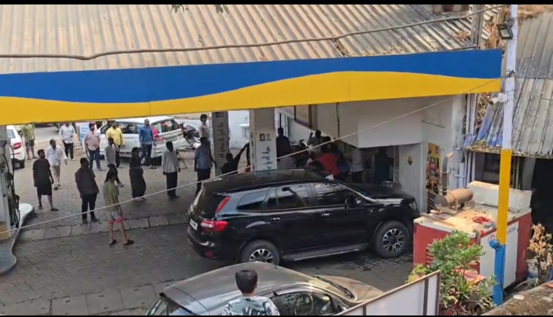 एका रुपयावरून लोणावळ्यात मोठा राडा! पेट्रोल पंप कर्मचाऱ्यांना बेदम मारहाण; ऑफिसची तोडफोड, ७ जणांसह अज्ञातांवर गुन्हा दाखल