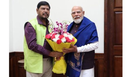 केंद्रीय राज्यमंत्री रामदास आठवले यांनी घेतली प्रधानमंत्री नरेंद्र मोदी यांची भेट