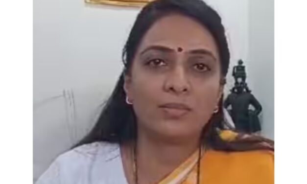 २५ दिवस आम्ही सामान्य माणसांनी तुमच्या घरी जेवायला यायचं का ? – राष्ट्रवादी काँग्रेस रोहिणी खडसे यांचा चित्रा वाघ यांना टोला