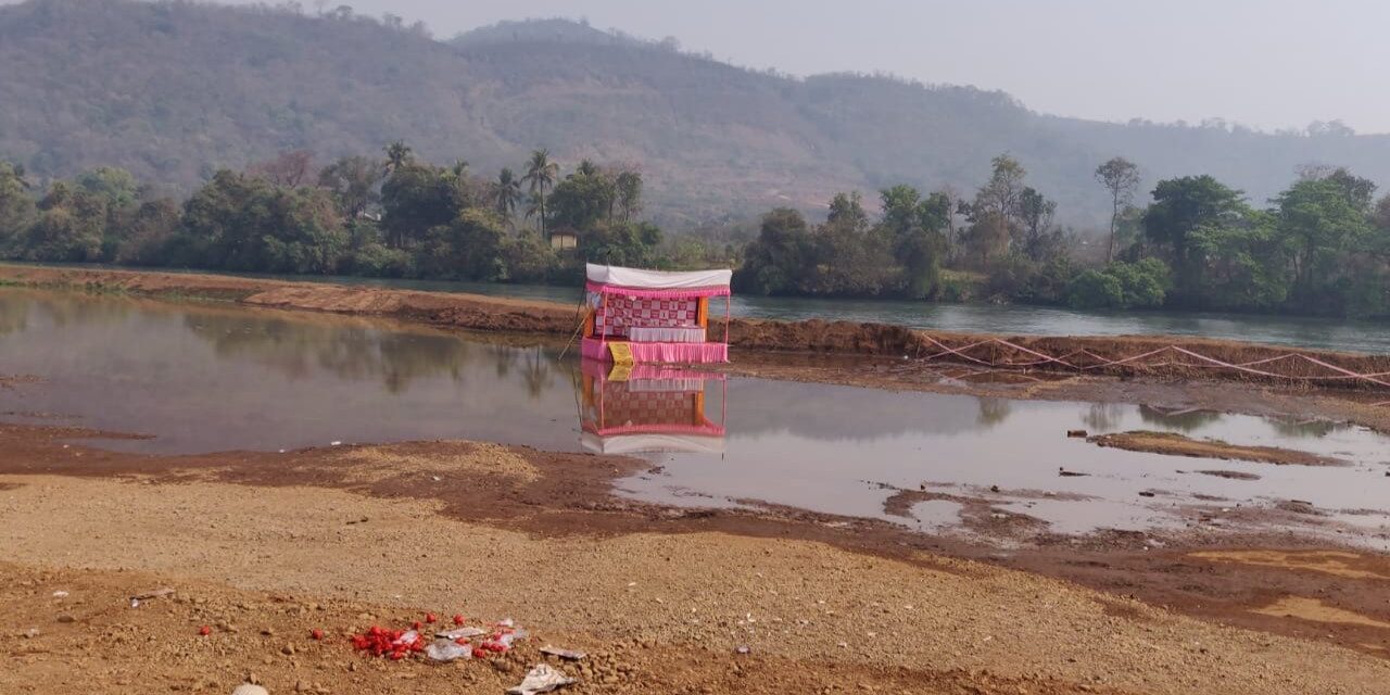 गाळ काढण्याच्या नावाखाली पेठमापचे शेरणे काढण्याचे मैदानच गायब..जनतेत तीव्र संताप..!