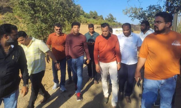 किल्ले रायगडच्या पायथ्याशी मनसेचा वर्धापनदिन होण्याची शक्यता-अविनाश जाधव आणि संदीप देशपांडे यांनी केली जागेची पहाणी