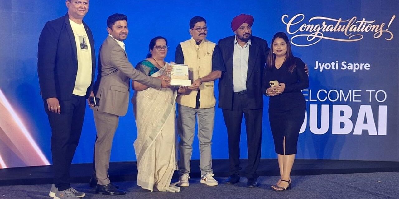 केयर हेल्थ कडून ज्योती सप्रे यांचा दुबईत सत्कार