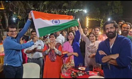 महाडमध्ये अमित ठाकरे आणि शर्मिला ठाकरे यांनी लुटला भारताच्या विजयाचा आनंद