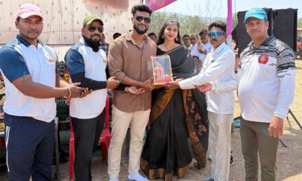 वांगणी येथील भव्य क्रिकेट स्पर्धेत श्री माणकेश्वर आमडोशी संघ विजेता बॉडी बिल्डर रोहन ठाकूर यांची उपस्थिती