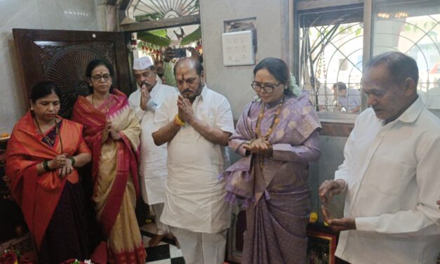 जामगेच्या ग्रामदैवत श्री कोटेश्वरी मानाई देवीच्या पालखीचे रामदासभाई कदम यांच्या निवासस्थानी आगमन