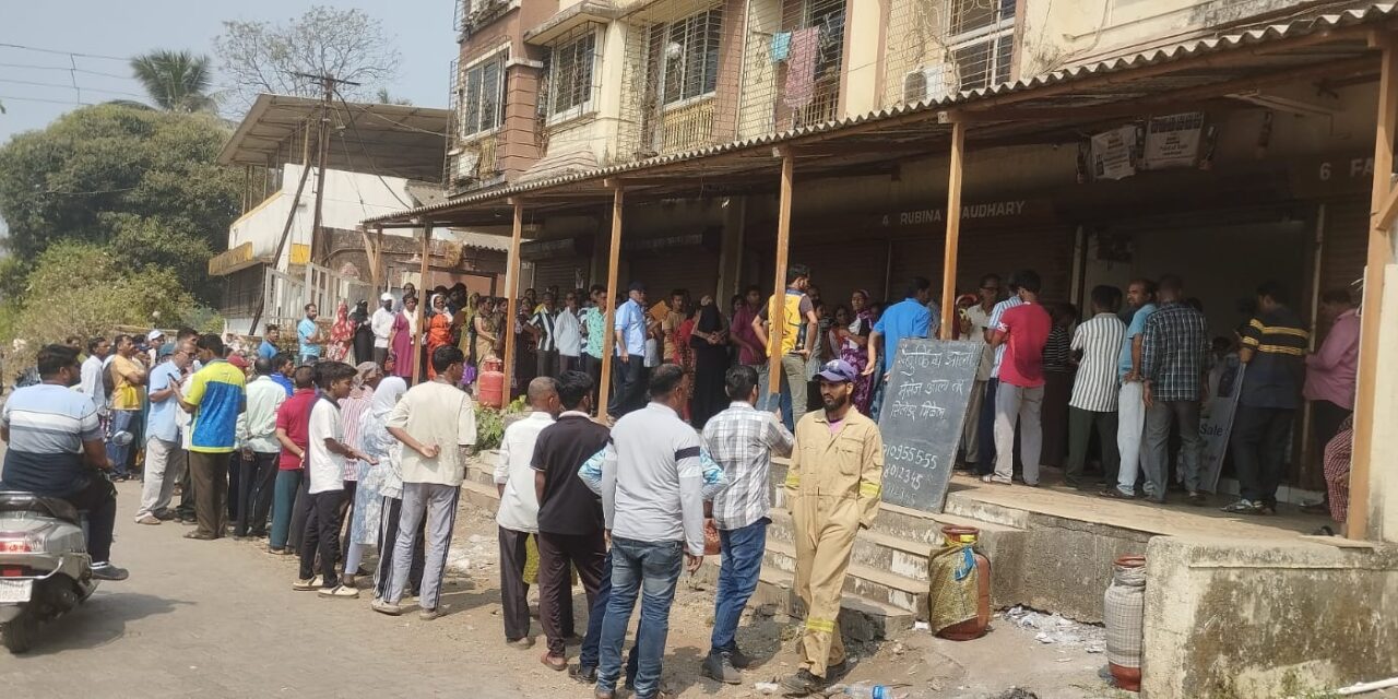 घरगुती गॅस सिलेंडर घेण्यासाठी नागोठण्यात प्रचंड गर्दी