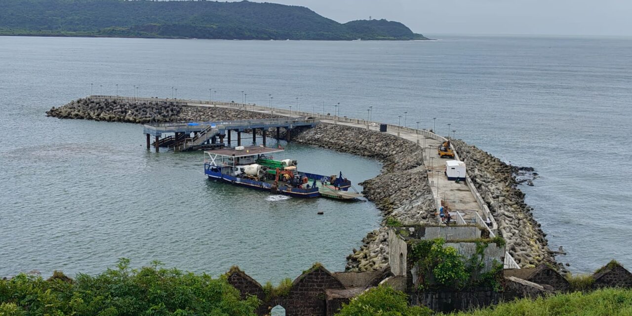 मुरुड जंजिरा किल्ल्यासाठी ९३ कोटी खर्चून नूतन जेटी पर्यटकांसाठी खुली होत नसल्याने पर्यटक व बोट धारक नाराज ..