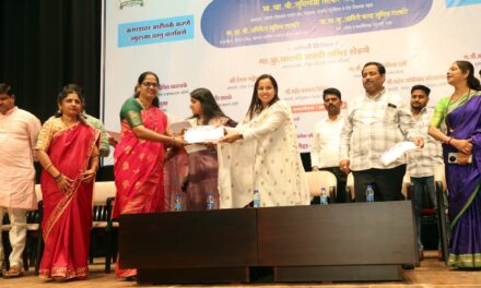 रोहा न. प. आयोजित प्रशिक्षण शिबिराचा ४०० महिलांनी घेतला लाभ, ना. अदिती तटकरे यांच्या हस्ते प्रमाणपत्र प्रदान