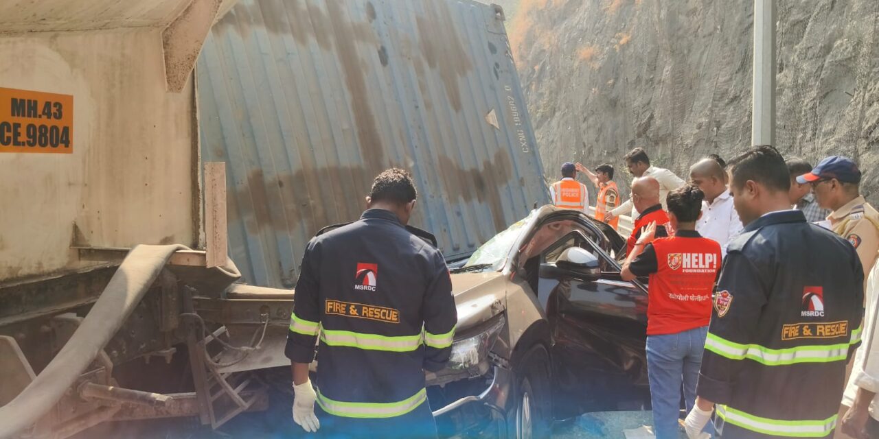 एक्सप्रेस वेवर सहा वाहनांचा भीषण अपघात तीन जणांचा जागीच मृत्यू…