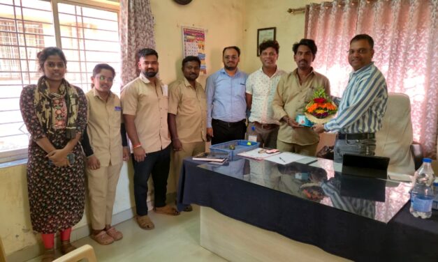महावितरण थकबाकी निरंक केल्याबद्दल वरिष्ठ तंत्रज्ञ अंगतकुमार मिठेवाड यांचा गौरव !