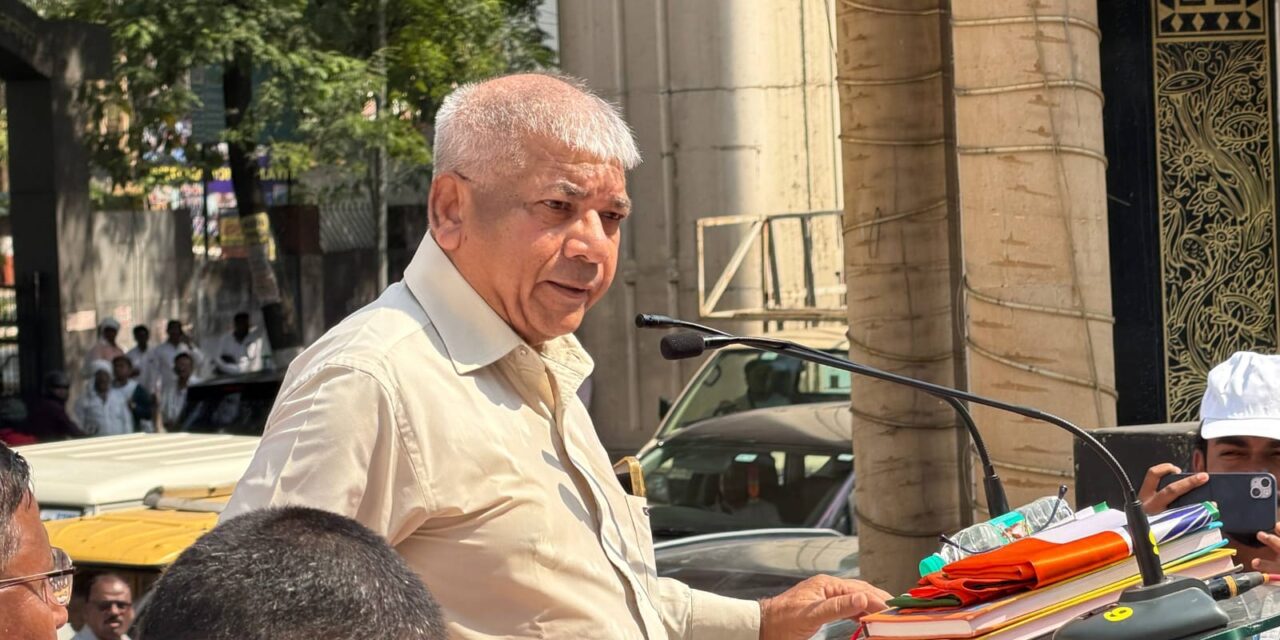 आम्ही फकीर, कोणाला घाबरणार नाही! : धमक्यांच्या मुद्द्यावर ॲड. प्रकाश आंबेडकरांचे सत्ताधाऱ्यांना उघड आव्हान