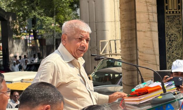 आम्ही फकीर, कोणाला घाबरणार नाही! : धमक्यांच्या मुद्द्यावर ॲड. प्रकाश आंबेडकरांचे सत्ताधाऱ्यांना उघड आव्हान