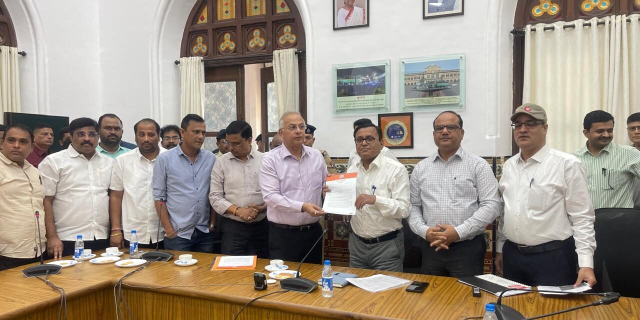 रेल्वे प्रशासनाविरोधात मनसे आक्रमक; गाड्या बंद केल्यास आंदोलनाचा इशारा