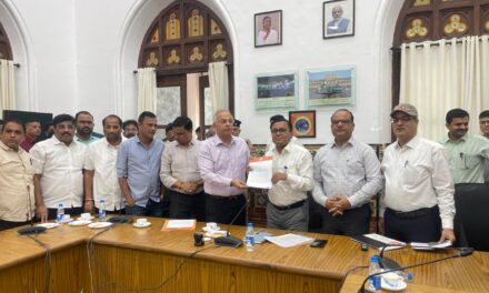 रेल्वे प्रशासनाविरोधात मनसे आक्रमक; गाड्या बंद केल्यास आंदोलनाचा इशारा