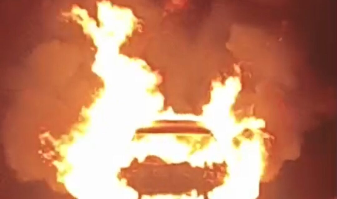 बोरघाटात क्रेटा कारला भीषण आग; कार जळून खाक, सुदैवाने जीवितहानी टळली
