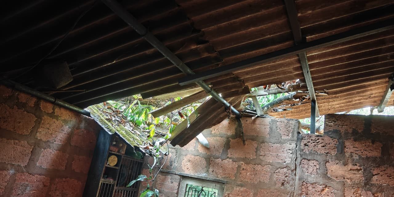 लांजा तालुक्यात अवकाळी पावसाचा कहर; घरे, गोठ्यांचे नुकसान, आंबा बागांना मोठा फटका