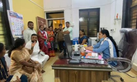 कोरेगाव प्राथमिक आरोग्य केंद्रात महिलांचा एल्गार; मनमानी कारभाराविरोधात संतप्त मोर्चा