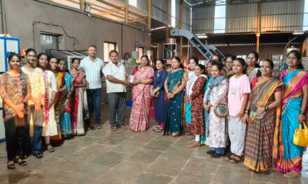 कापसाळ येथील भारती फुडस काजू फॅक्टरीला नगरसेविका अंजली कदम यांची महिलांसमवेत भेट