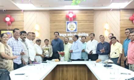 चिपळूण अर्बन बँकेचे प्रशासकीय अधिकारी समीर जंगम यांचा सन्मान