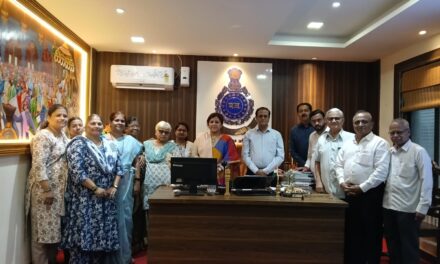 विभागीय वनाधिकारी गिरिजा देसाई यांचा प्रभात रोड फाऊंडेशन तर्फे सत्कार