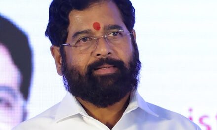 दुबईत अडकलेल्या मराठी बांधवांच्या मदतीसाठी उपमुख्यमंत्री एकनाथ शिंदे यांचा पुढाकार