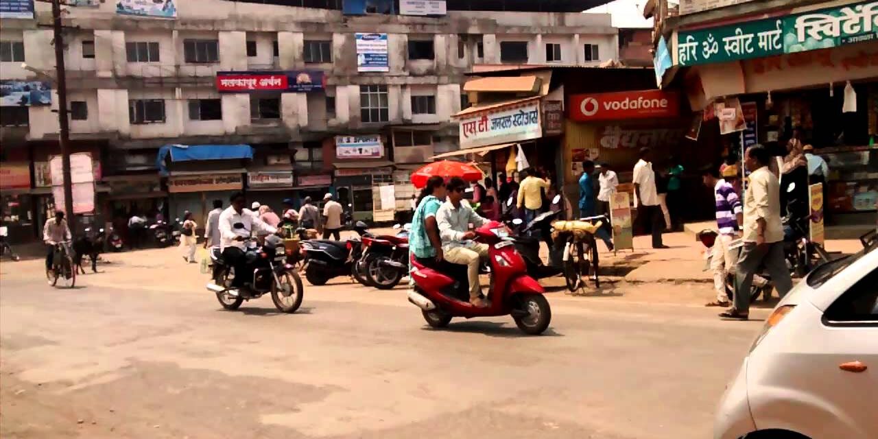 चिपळूण बाजारपेठेत महिलेची छेड काढणाऱ्याला चोपले