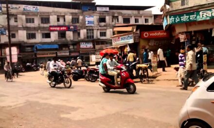 चिपळूण बाजारपेठेत महिलेची छेड काढणाऱ्याला चोपले