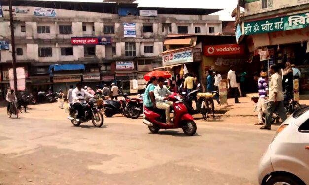 चिपळूण बाजारपेठेत महिलेची छेड काढणाऱ्याला चोपले