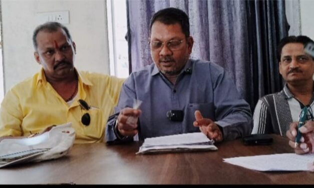 महामार्ग लगत वृक्ष लागवडीकडे दुर्लक्ष..शहानवाज शहा करणार खड्ड्यात बसून आंदोलन..!